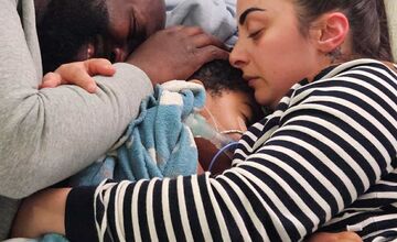 FOTO: Dvojročný Jacob zomrel v objatí rodičov, lekári matku nevypočuli