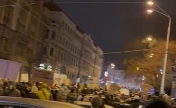 FOTO: Protest umelcov na Námestí SNP v Bratislave