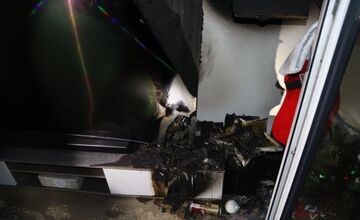 FOTO: Hasiči v Bratislave zasahovali pri požiari adventného venca na Žltej ulici