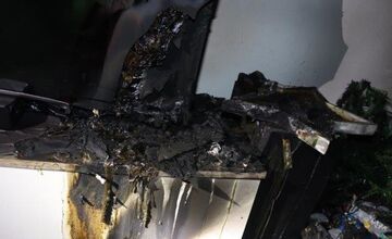 FOTO: Hasiči v Bratislave zasahovali pri požiari adventného venca na Žltej ulici