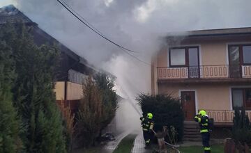 FOTO: Požiar rodinného domu na Ráztočnej ulici vo Vrakuni
