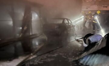 FOTO: Počas noci vznikol požiar v autoservise v Podunajských Biskupiciach