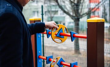 FOTO: Detské ihrisko vo vnútrobloku Štefana Králika v Devínskej Novej Vsi je novootvorené