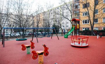 FOTO: Detské ihrisko vo vnútrobloku Štefana Králika v Devínskej Novej Vsi je novootvorené