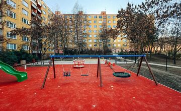 FOTO: Detské ihrisko vo vnútrobloku Štefana Králika v Devínskej Novej Vsi je novootvorené