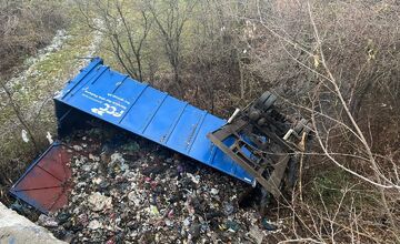 FOTO: Na D1 v smere do Bratislavy havaroval kamión