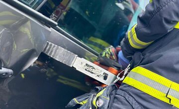 Pri rannej dopravnej nehode v Bratislave zasahovali aj hasiči