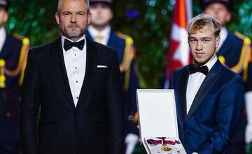 FOTO: Prezident Pellegrini udelil štátne vyznamenania. Kto je medzi ocenenými?