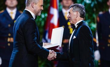 FOTO: Prezident Pellegrini udelil štátne vyznamenania. Kto je medzi ocenenými?