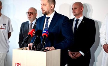 FOTO: Univerzitná nemocnica Bratislava má nové Urologické oddelenie na rozbíjanie močových kameňov