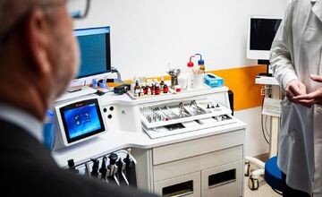 FOTO: Univerzitná nemocnica Bratislava má nové Urologické oddelenie na rozbíjanie močových kameňov