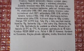 FOTO: Kontroly potravín odhalili stovky nedostatkov. V predajniach boli výrobky po záruke, škodcovia či skryté alergény