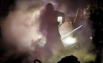 FOTO: Hasiči počas noci bojovali s požiarom pod Prístavným mostom