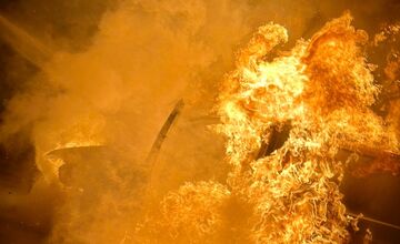 FOTO: Požiar dodávky na Domkárskej ulici