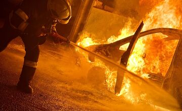 FOTO: Požiar dodávky na Domkárskej ulici