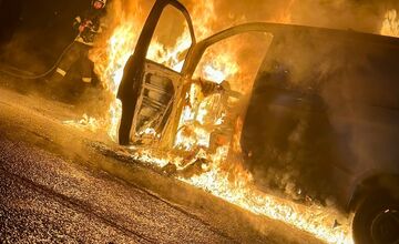 FOTO: Požiar dodávky na Domkárskej ulici