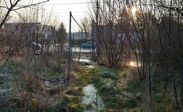 FOTO: Na Kadnárovej ulici v Rači prasklo potrubie