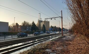 FOTO: Na Kadnárovej ulici v Rači prasklo potrubie