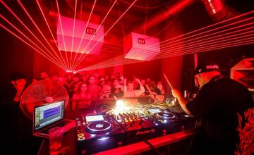 FOTO: Wax2 má finančné problémy, organizuje zbierku