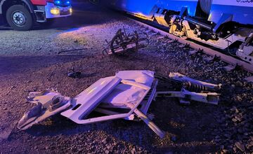 FOTO: Nehoda ručného vozíka s vlakom blízko Vrakunskej cesty