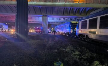 FOTO: Nehoda ručného vozíka s vlakom blízko Vrakunskej cesty