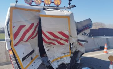 FOTO: Auto narazilo do diaľničnej patroly