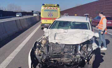 FOTO: Auto narazilo do diaľničnej patroly