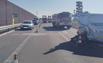 FOTO: Auto narazilo do diaľničnej patroly