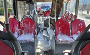 FOTO: Požiar autobusu v bratislavskej Dúbravke