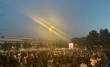 FOTO: Na Námestí slobody sa zhromaždilo 9 až 12-tisíc ľudí
