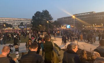 FOTO: Na Námestí slobody sa zhromaždilo 9 až 12-tisíc ľudí