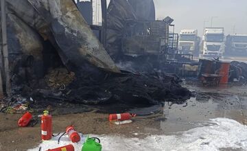 FOTO: Neďaleko areálu automobilky Volkswagen vypukol rozsiahly požiar, škody sa pohybujú v státisícoch