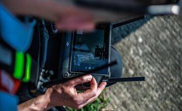 FOTO: Ružinovský prístav potrápila ropná škvrna, museli zasiahnuť hasiči