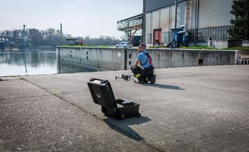 FOTO: Ružinovský prístav potrápila ropná škvrna, museli zasiahnuť hasiči