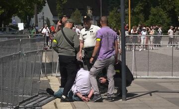 FOTO: Fínska televízia zverejnila nové zábery z atentátu na Fica