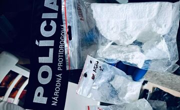 FOTO: Polícia zadržala muža, ktorý pašoval 9 kíl kokaínu