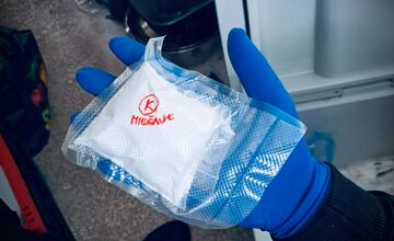 FOTO: Polícia zadržala muža, ktorý pašoval 9 kíl kokaínu