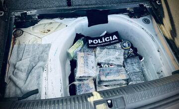 FOTO: Polícia zadržala muža, ktorý pašoval 9 kíl kokaínu