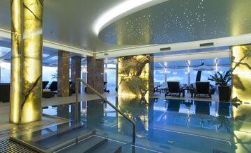 FOTO: Glváčov hotel v rakúskych Alpách