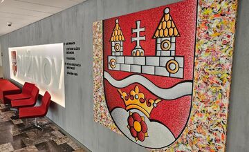 FOTO: Kamenický daroval Ružinovu obraz, ktorý aj sám namaľoval