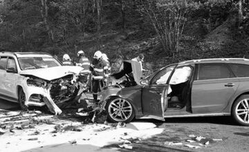 FOTO: Pri tragickej nehode pri Ľupči prišli o dcéru, druhá sa ťažko zranila. Rodine prispeli v zbierke stovky ľudí