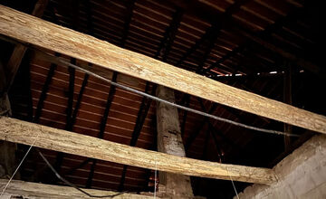 Timravin rodný dom je v žalostnom stave, šperkárka opäť využíva svoju tvorbu na dobrú vec