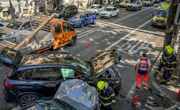 FOTO: Nehoda na Štefánikovej ulici v Bratislave