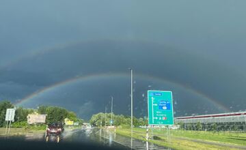 FOTO: Obloha nad Bratislavou ožila farbami. Pozrite si fascinujúce zábery po búrke