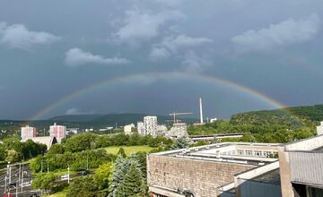 FOTO: Obloha nad Bratislavou ožila farbami. Pozrite si fascinujúce zábery po búrke