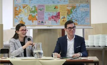 FOTO: Gymnázium na Košickej chce dať deťom pod stromček knižnicu