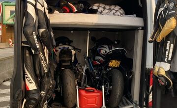 FOTO: Pri Čuňove chytili dodávku s dvomi ukradnutými motorkami