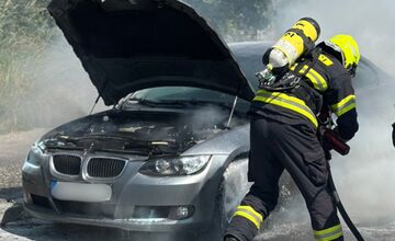 FOTO: Požiar BMW na Lamačskej ceste