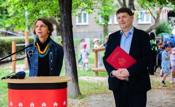 FOTO: Staré Mesto obnovilo ihrisko aj verejný priestor na Záhrebskej  