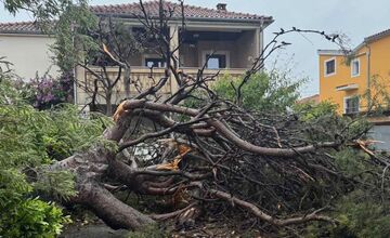 FOTO: Chorvátsky Rovinj zasiahol orkán. Zničené pobrežie, 6 zranených
